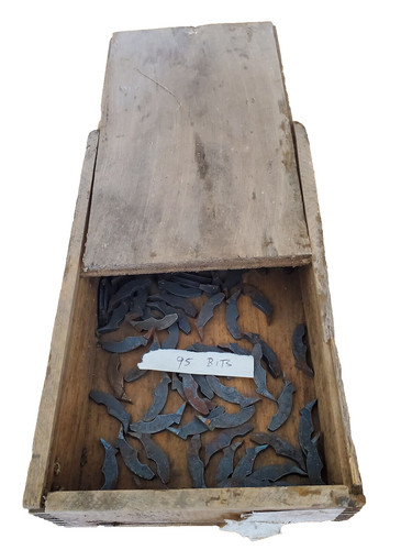 Pcs old unused hoe insert - 95,